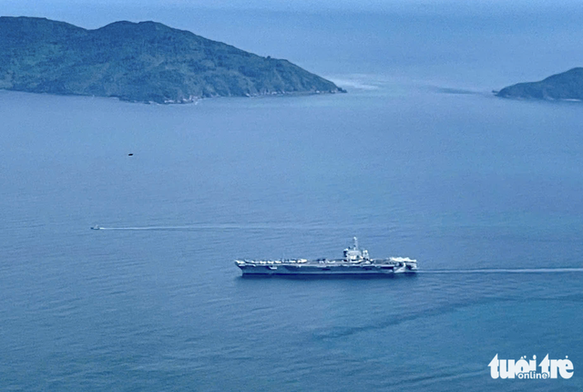 US Navy’s USS George Washington visits Vietnam - Ảnh 3.