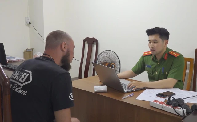 Vietnamese hotel receptionist charged after renting motorcycle to drunk foreigner in Nha Trang fatal crash - Ảnh 2.