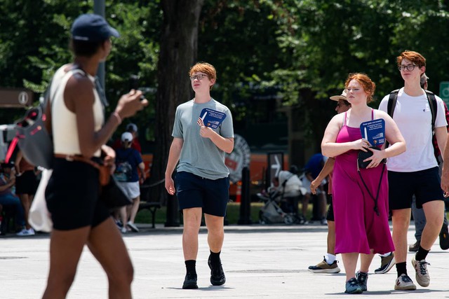 Heat wave disrupts Fourth of July events across US, strains power grids- Ảnh 4.