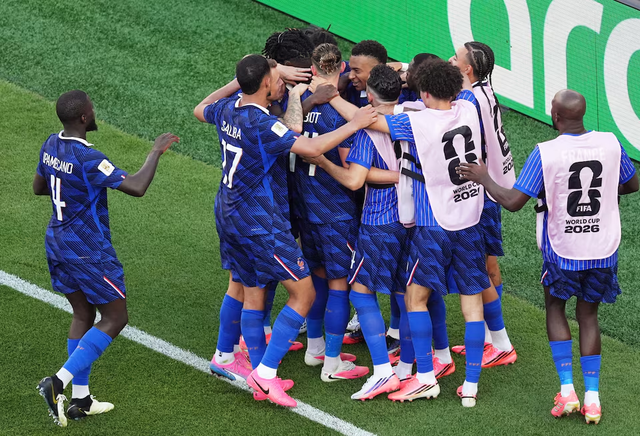 Mbappe keeps cool as France survive furnace against Paraguay- Ảnh 1.