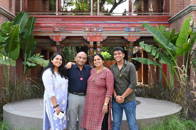 Indian academic says Vietnam's appeal goes beyond career opportunities for foreign professionals - Ảnh 1.