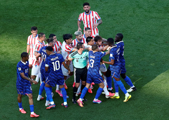 Mbappe keeps cool as France survive furnace against Paraguay- Ảnh 4.