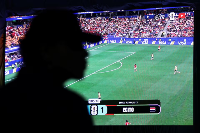 In soccer-crazy Brazil, streaming upstart pulls World Cup viewers from TV to YouTube- Ảnh 1.