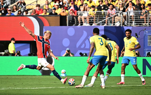 Haaland double as Norway stun Brazil to reach World Cup quarter-finals - Ảnh 5.