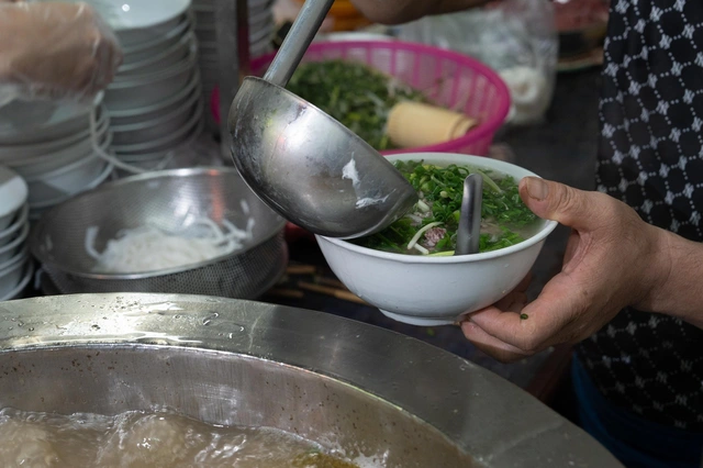 Hanoi's family-recipe Pho 49A Bat Dan opens first overseas outlet in Australia - Ảnh 2.