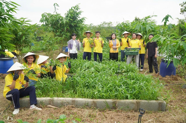 From waste to harvest: A Ho Chi Minh City garden grows sustainability, community spirit - Ảnh 3.