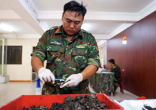 Search for war martyrs’ remains continues at Ho Chi Minh City park - Ảnh 6.