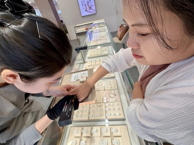 Vietnam imports over $121mn worth of diamonds in H1 - Ảnh 1.