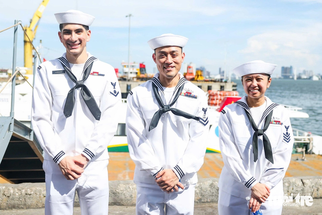 Vietnamese American sailors share stories, joy aboard US aircraft carrier USS George Washington- Ảnh 5.