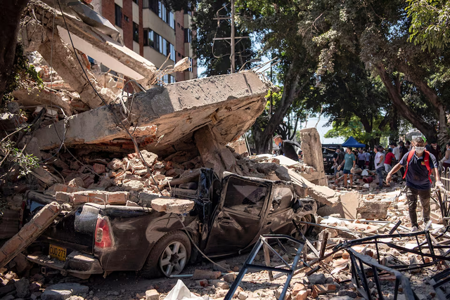 More than 100 killed after strongest quake this century hits western Colombia- Ảnh 12.