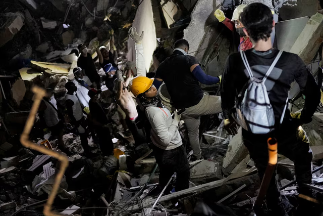 More than 100 killed after strongest quake this century hits western Colombia- Ảnh 10.