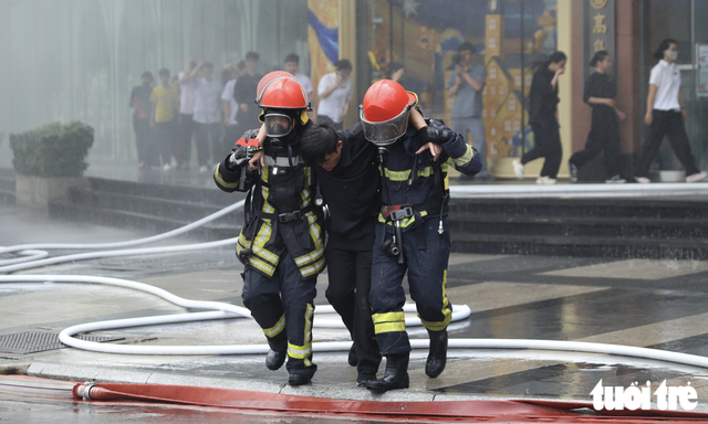 Over 3,000 join fire drill at Ho Chi Minh City skyscraper - Ảnh 3.