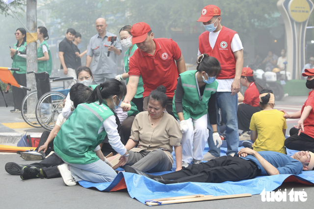Over 3,000 join fire drill at Ho Chi Minh City skyscraper - Ảnh 5.