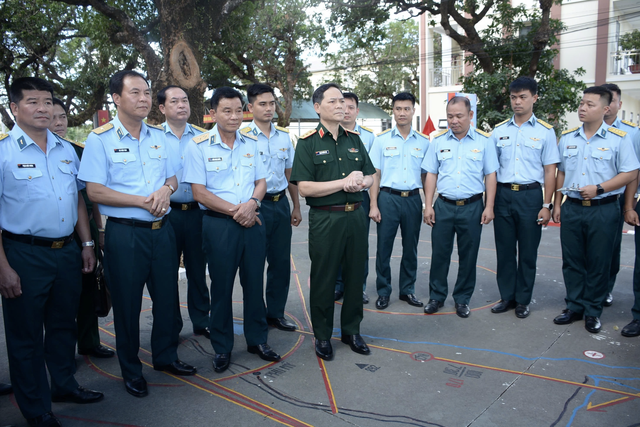 Vietnam holds live-fire bombing, shooting drills- Ảnh 1.
