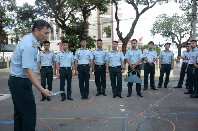Vietnam holds live-fire bombing, shooting drills- Ảnh 2.
