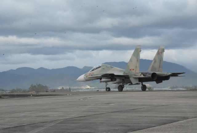 Vietnam holds live-fire bombing, shooting drills- Ảnh 4.