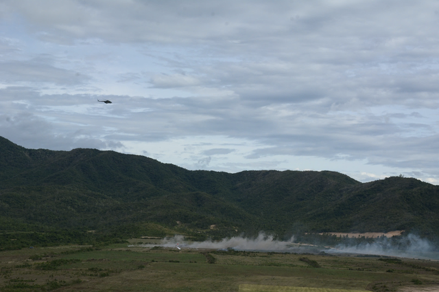 Vietnam holds live-fire bombing, shooting drills- Ảnh 5.