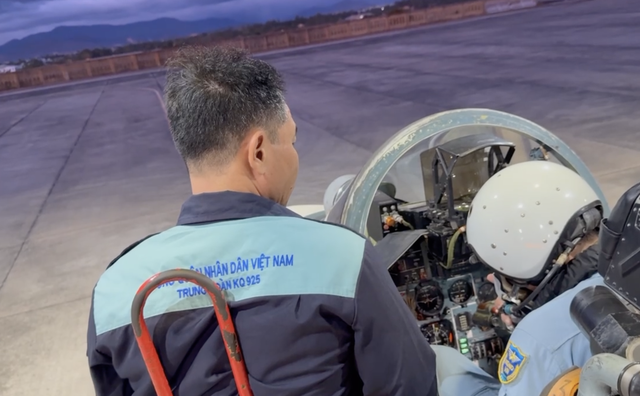 Vietnam holds live-fire bombing, shooting drills- Ảnh 8.