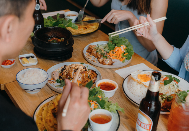 Vietnamese food gains popularity in Australia as restaurants expand menus- Ảnh 1.