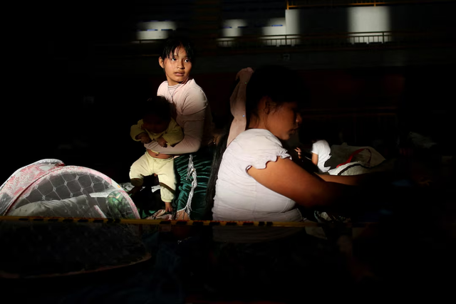 Colombia quake death toll tops 250 as rescuers race to find survivors - Ảnh 5.