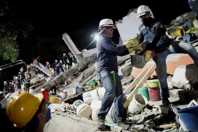 Colombia quake death toll tops 250 as rescuers race to find survivors - Ảnh 7.