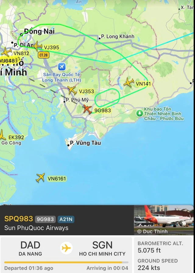 'UFO' alert at Ho Chi Minh City airport turns out to be LED-lit kites - Ảnh 1.