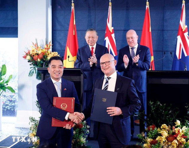 Top Vietnamese leader holds talks with New Zealand Prime Minister - Ảnh 2.