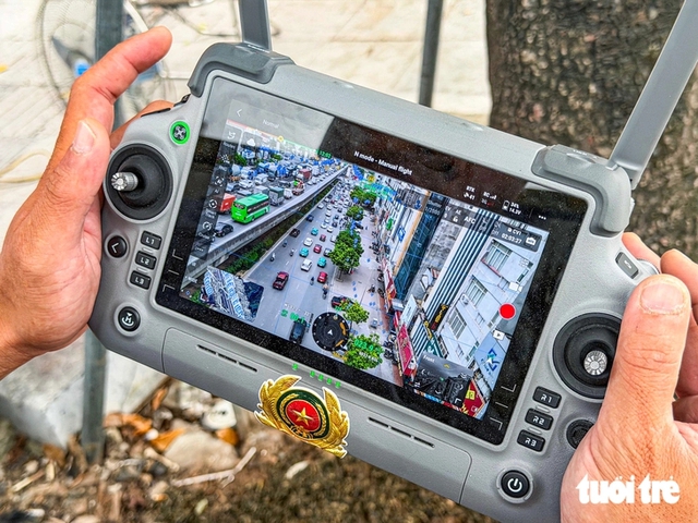 Hanoi police use drones to detect traffic violations on beltway- Ảnh 1.