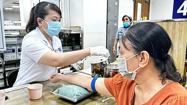 Op-ed: Why preparing for old age at 40 is a critical necessity for Vietnam- Ảnh 1.