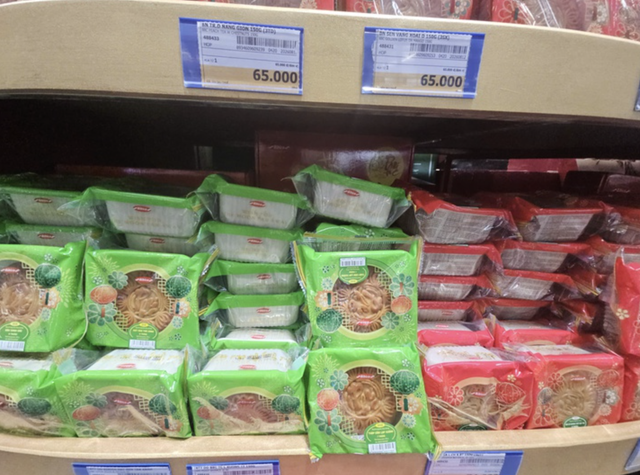 Mooncakes hit Ho Chi Minh City streets, with prices rising- Ảnh 2.