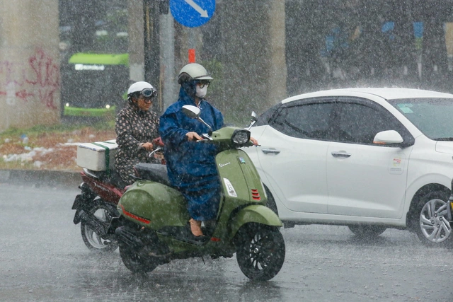 Ho Chi Minh City forecast to see heavy rain over next 3 days - Ảnh 1.