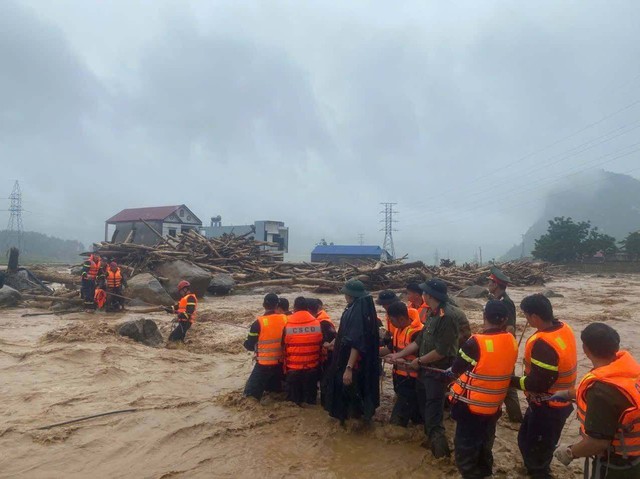 Northern, central Vietnam urged to brace for tropical depression- Ảnh 2.