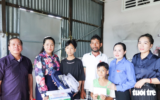 Fisherman rescued after 96 hours adrift at sea reunited with two sons - Ảnh 2.