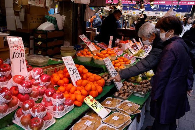 Price hikes likely weigh on Japan households from summer - Ảnh 1.