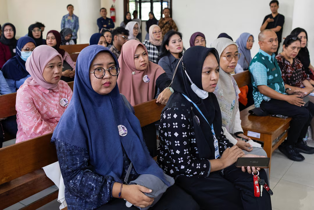 Indonesian court begins trial of daycare staffers in alleged child abuse case - Ảnh 1.