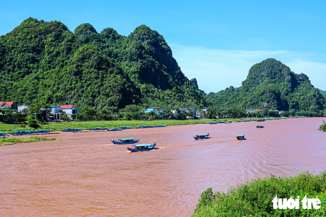 At Vietnam’s heritage site Phong Nha, red river carries centuries of legends - Ảnh 1.