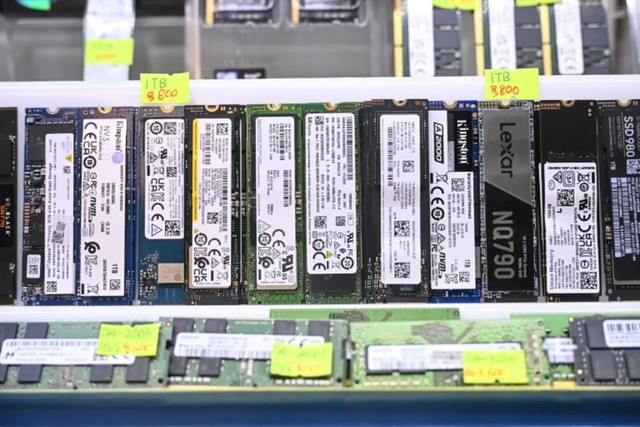 AI keeps consumer prices high in 'RAMaggedon' chip crunch - Ảnh 1.