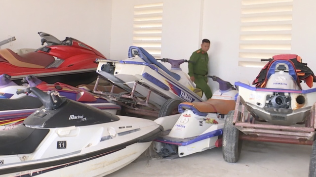 Illegal jet skis return despite ban at beach in Vietnam- Ảnh 1.