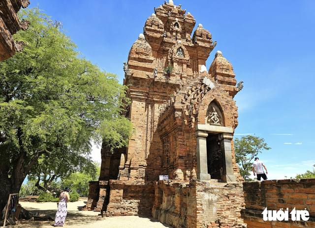 Closer look at ethnic Cham tower complex in south-central Vietnam- Ảnh 2.
