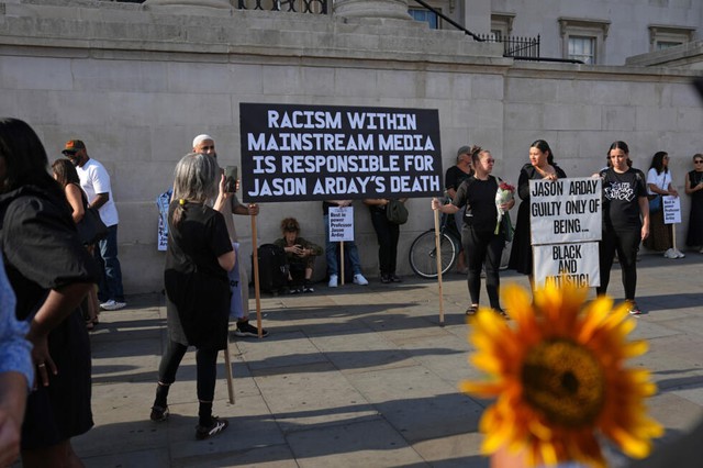 UK media skewered for 'hounding' black academic - Ảnh 1.