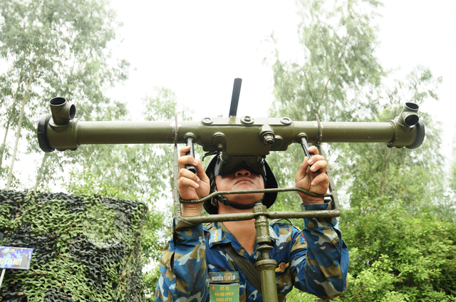 Air forces open fire on aerial targets during central Vietnam exercise - Ảnh 1.