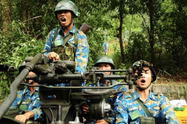 Air forces open fire on aerial targets during central Vietnam exercise - Ảnh 7.