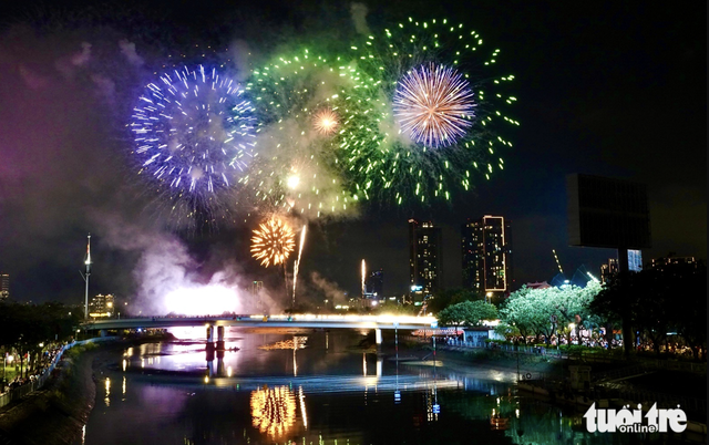 Ho Chi Minh City to light up sky with fireworks at 7 sites on National Day- Ảnh 1.