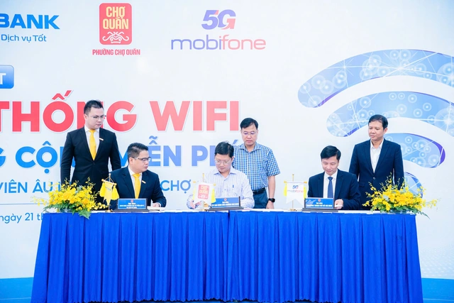 Free public Wi-Fi launched at Au Lac Park in Ho Chi Minh City- Ảnh 1.