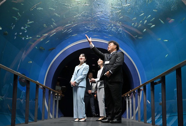Japan's Princess Aiko visits Shiga welfare facility- Ảnh 2.