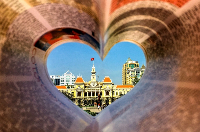 Saigon through 90 frames: Veteran photographers chronicle a changing city- Ảnh 7.