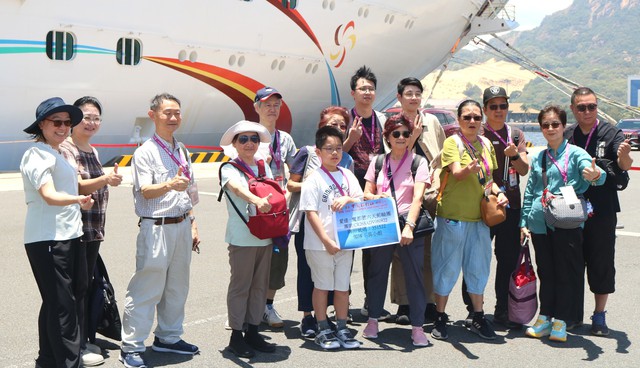 Panama-flagged ship brings 4,000 international tourists to Vietnam's Nha Trang- Ảnh 2.