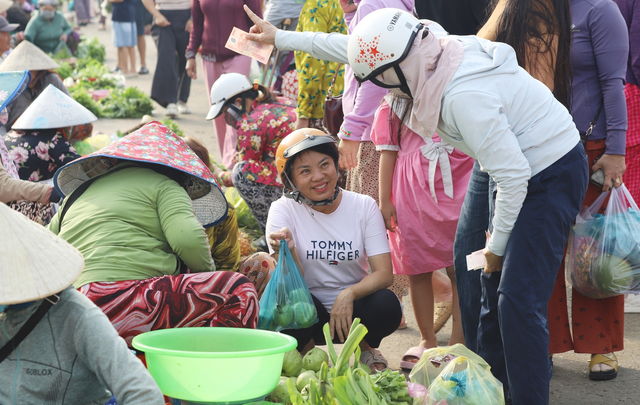 This ‘squat market’ in Vietnam’s Mekong Delta may change your view of 'squat markets'- Ảnh 2.