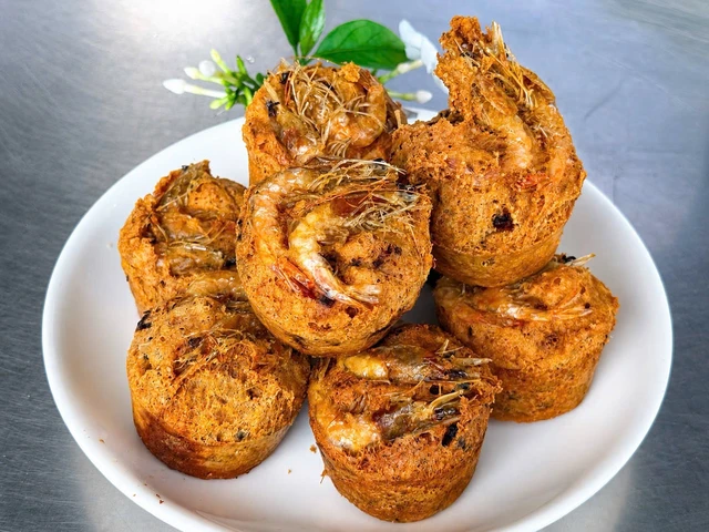 Dai Tam’s 'banh cong': A crispy fritter with 100 years of history in Vietnam’s Mekong Delta- Ảnh 1.