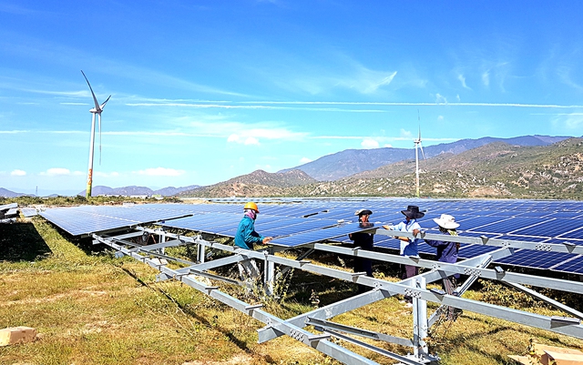 Vietnam proposes changing solar power pricing by province or region - Ảnh 1.